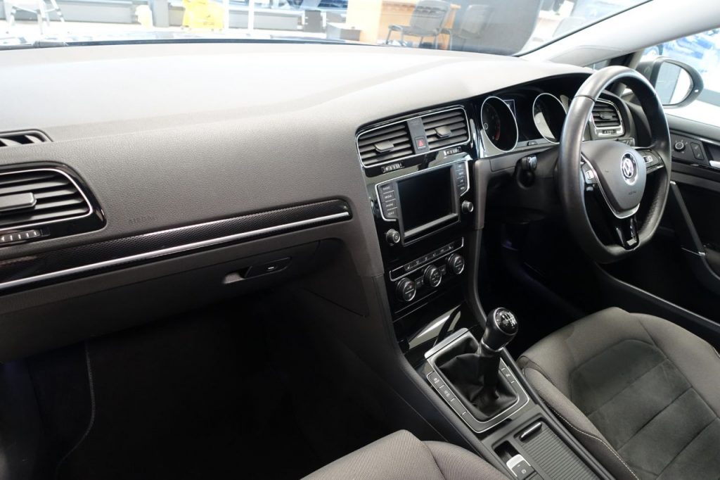 Used_2016_GREY_VOLKSWAGEN_GOLF_1