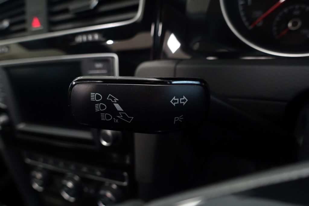 Used_2016_GREY_VOLKSWAGEN_GOLF_1