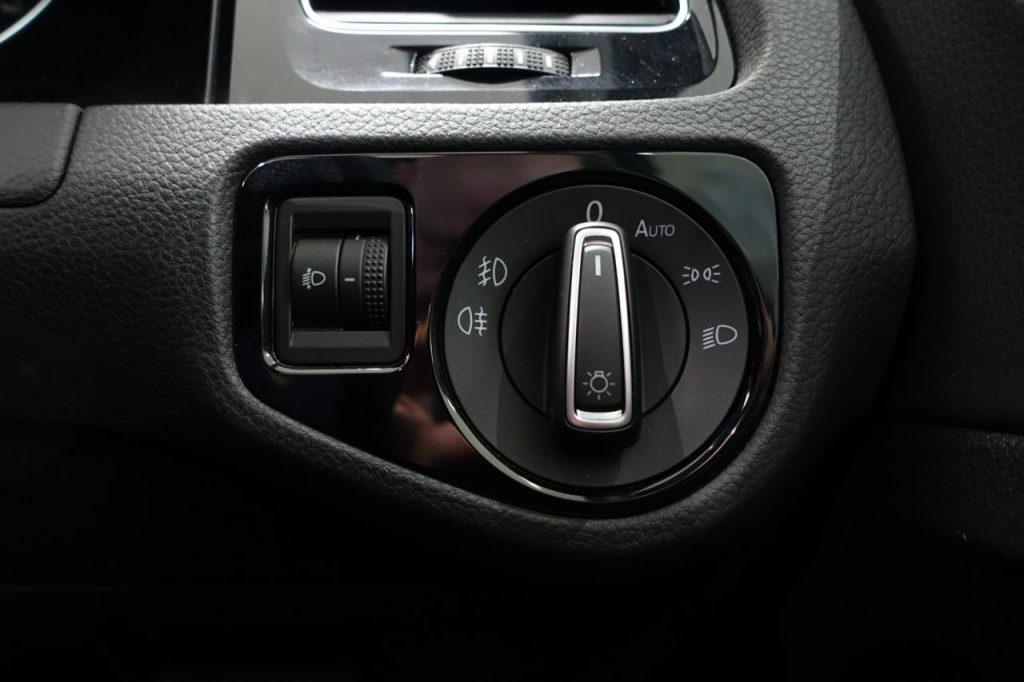 Used_2016_GREY_VOLKSWAGEN_GOLF_1