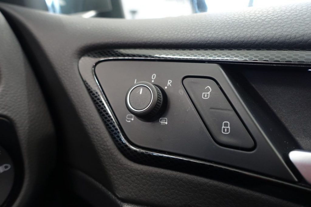 Used_2016_GREY_VOLKSWAGEN_GOLF_1