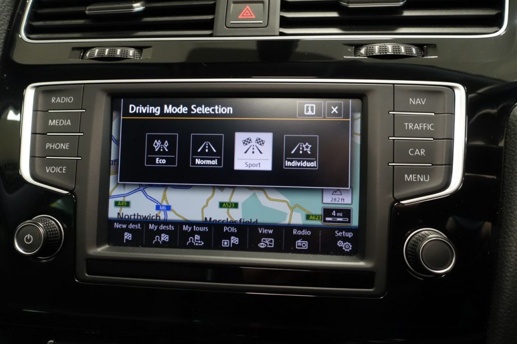 Used_2016_GREY_VOLKSWAGEN_GOLF_1