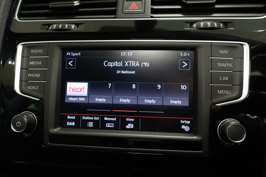 Used_2016_GREY_VOLKSWAGEN_GOLF_1