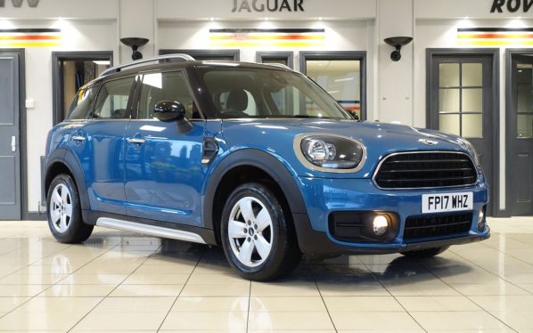 Used 2017 BLUE MINI COUNTRYMAN Hatchback 1.5 COOPER 5d 134 BHP (reg. 2017-04-12) for sale in Wilmslow