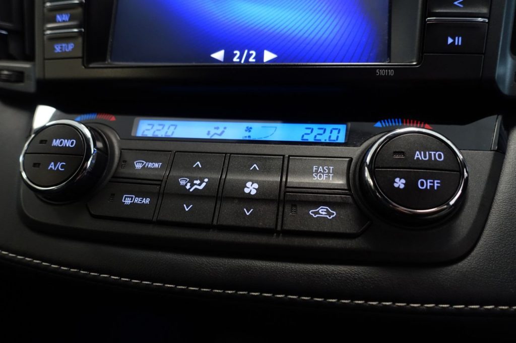 Used_2017_BLUE_TOYOTA_RAV4_2