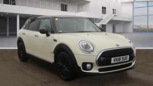 Used 2018 WHITE MINI CLUBMAN Estate 1.5 COOPER 5d 134 BHP (reg. 2018-04-13) for sale in Stockport