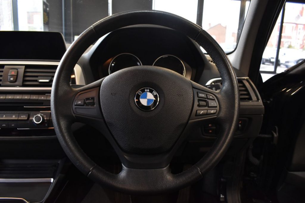 Used_2019_BLACK_BMW_1-SERIES_1