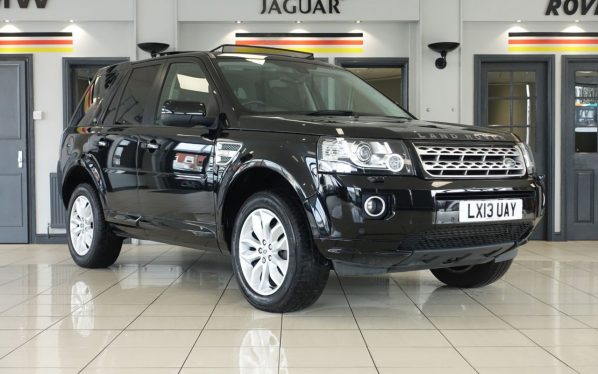 Used 2013 BLACK LAND ROVER FREELANDER 4x4 2.2 SD4 HSE 5d AUTO 190 BHP (reg. 2013-03-16) for sale in Wilmslow