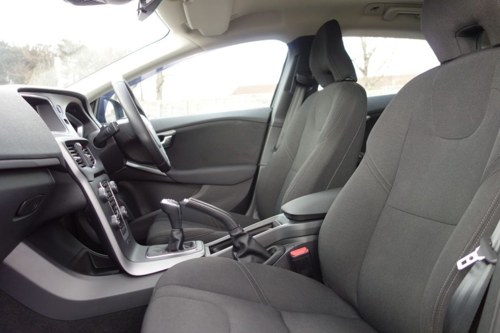 Used_2015_GREY_VOLVO_V40_2