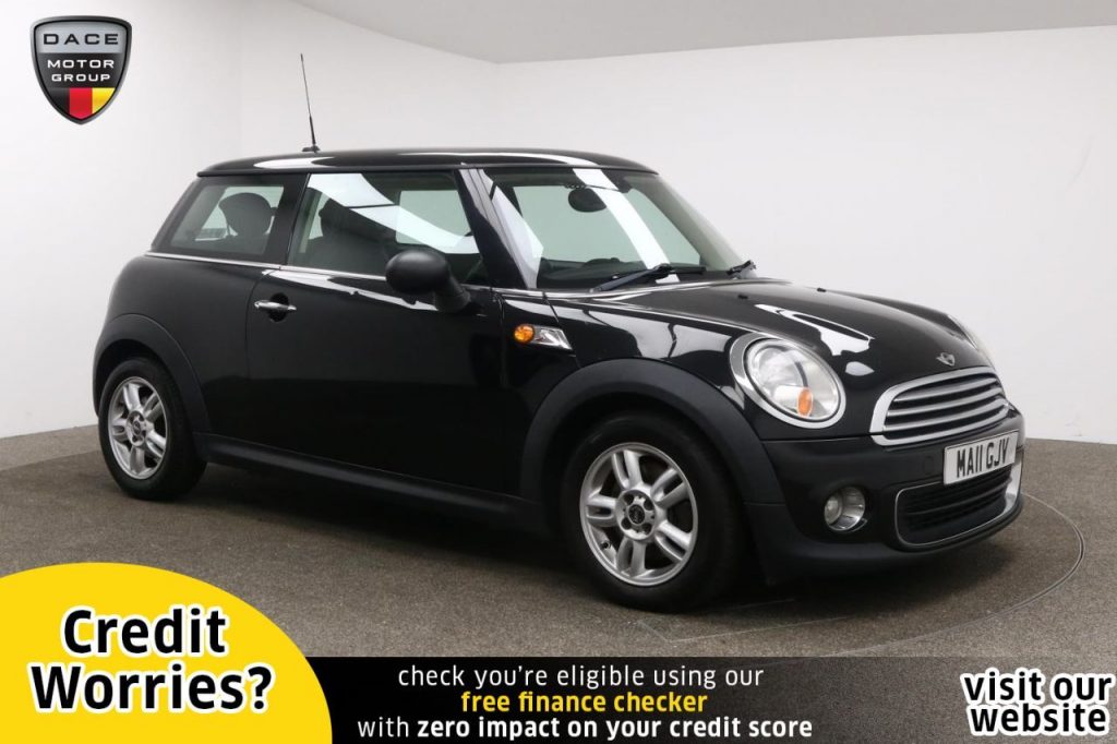 Used 2011 BLACK MINI HATCH ONE Hatchback 1.6 ONE 3d 98 BHP (reg. 2011-03-31) for sale in Manchester