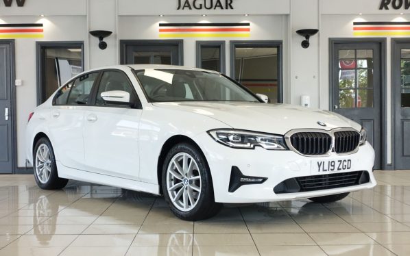Used 2019 WHITE BMW 3 SERIES Saloon 2.0 318D SE 4d AUTO 148 BHP (reg. 2019-06-11) for sale in Wilmslow