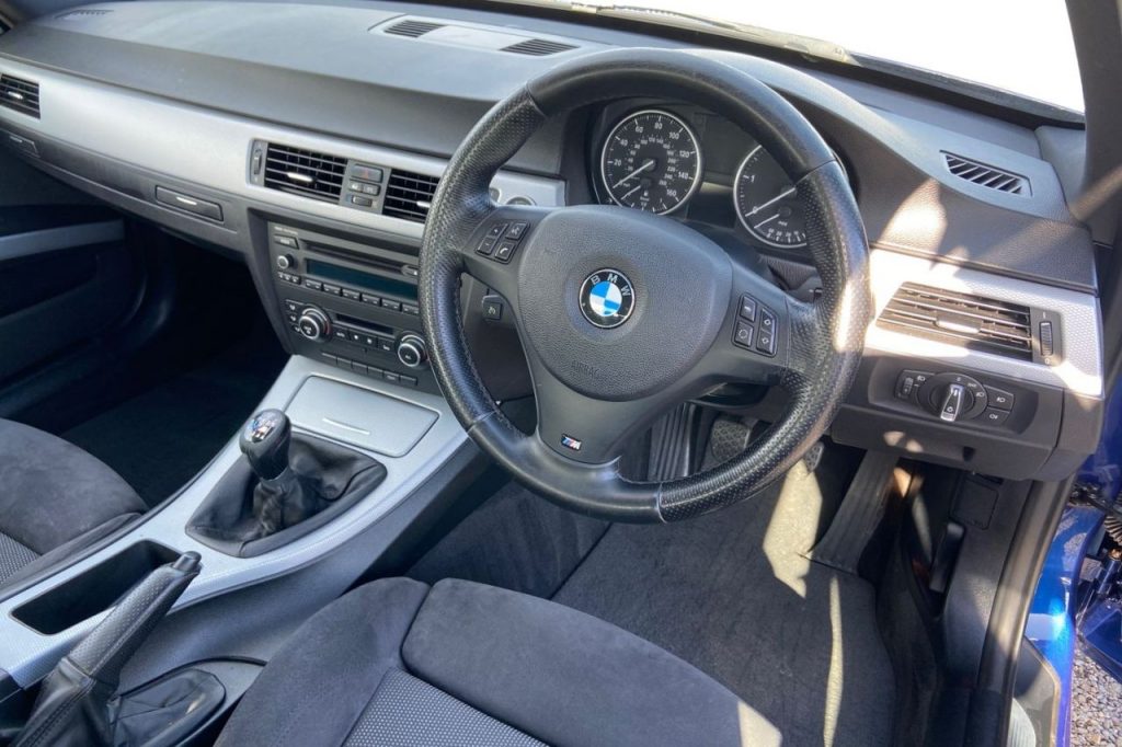 Used_2010_BLUE_BMW_3-SERIES_2