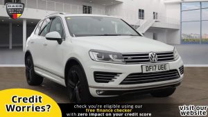 Used 2017 WHITE VOLKSWAGEN TOUAREG Estate 3.0 V6 R-LINE PLUS TDI BLUEMOTION TECHNOLOGY 5d AUTO 259 BHP (reg. 2017-06-30) for sale in Manchester