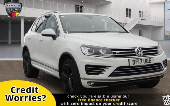 Used 2017 WHITE VOLKSWAGEN TOUAREG Estate 3.0 V6 R-LINE PLUS TDI BLUEMOTION TECHNOLOGY 5d AUTO 259 BHP (reg. 2017-06-30) for sale in Manchester