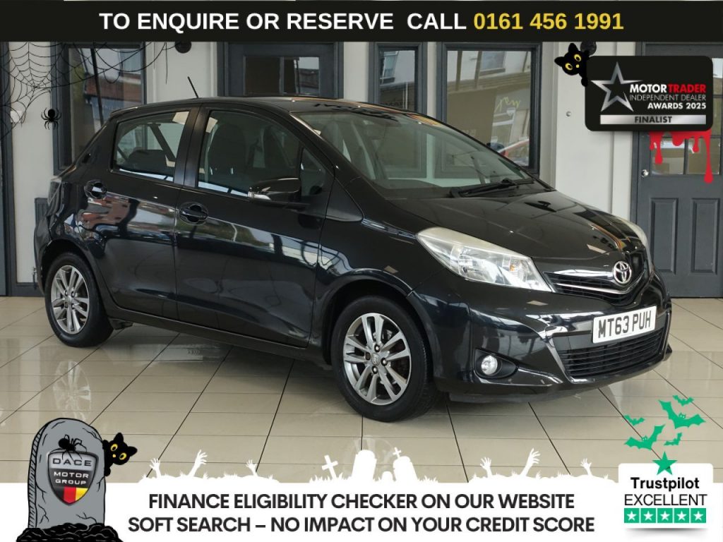 Used 2013 BLACK TOYOTA YARIS Hatchback 1.33 Dual VVT-i Icon Plus Hatchback 5dr Petrol Manual Euro 5 (99 ps) (reg. 2013-12-23) for sale in Wilmslow