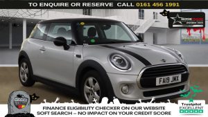 Used 2019 SILVER MINI HATCH Hatchback 1.5 Cooper Classic Hatchback 3dr Petrol Manual Euro 6 (s/s) (136 ps) (reg. 2019-06-30) for sale in Wilmslow