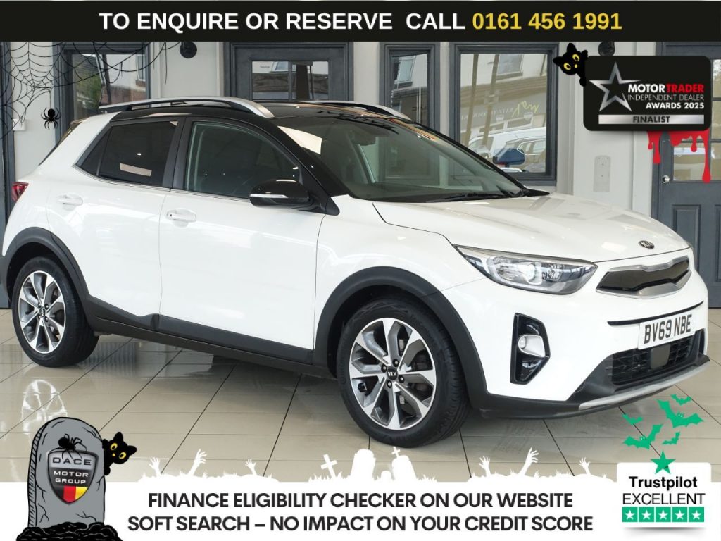 Used 2019 WHITE KIA STONIC SUV 1.0 T-GDi 4 SUV 5dr Petrol DCT Euro 6 (s/s) (118 bhp) (reg. 2019-10-21) for sale in Wilmslow