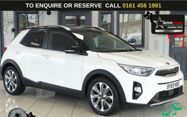 Used 2019 WHITE KIA STONIC SUV 1.0 T-GDi 4 SUV 5dr Petrol DCT Euro 6 (s/s) (118 bhp) (reg. 2019-10-21) for sale in Wilmslow