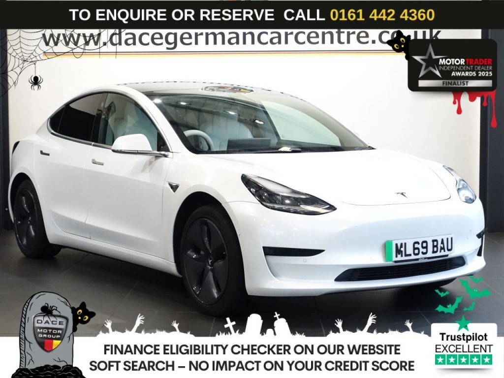 Used 2019 WHITE TESLA Model 3 Saloon Standard Range Plus Saloon 4dr Electric Auto RWD (241 bhp) (reg. 2019-11-13) for sale in Altrincham