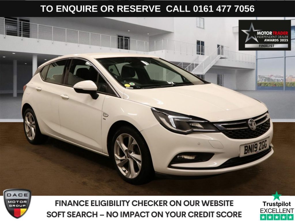 Used 2019 WHITE VAUXHALL ASTRA Hatchback 1.4i Turbo SRi Nav Hatchback 5dr Petrol Manual Euro 6 (150 ps) (reg. 2019-03-01) for sale in Stockport