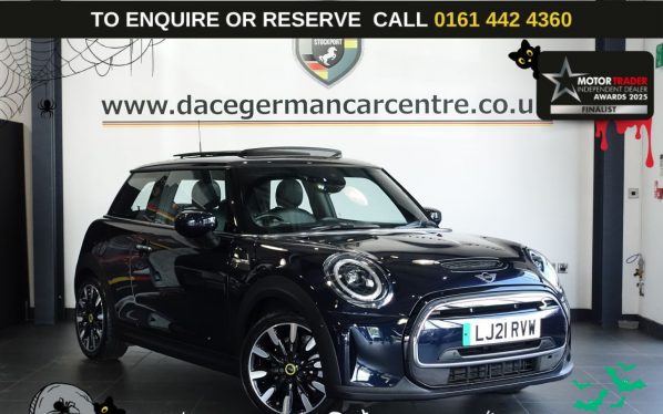 Used 2021 BLACK MINI Electric Hatch Hatchback Cooper SE 32.6kWh Level 3 Hatchback 3dr Electric Auto (184 ps) (reg. 2021-04-22) for sale in Altrincham