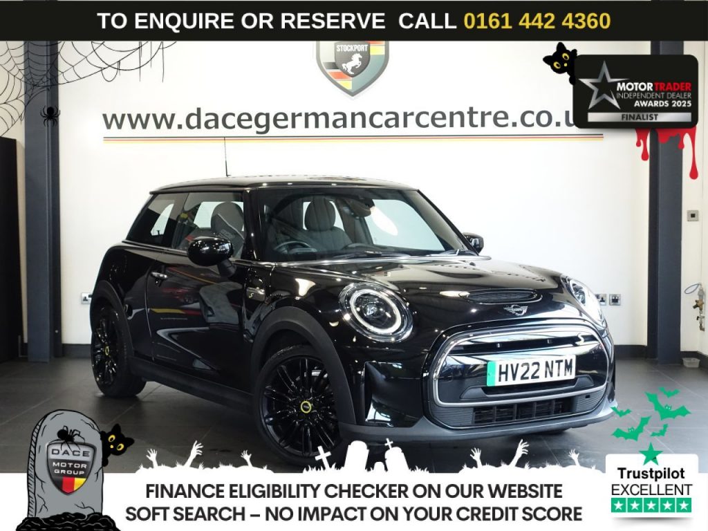 Used 2022 BLACK MINI Electric Hatch Hatchback Cooper SE 32.6kWh Level 2 Hatchback 3dr Electric Auto (184 ps) (reg. 2022-03-19) for sale in Altrincham