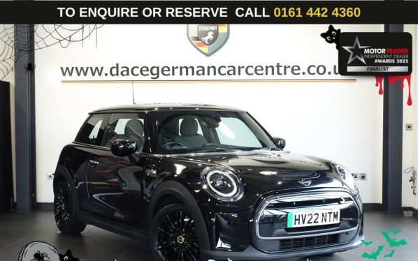 Used 2022 BLACK MINI Electric Hatch Hatchback Cooper SE 32.6kWh Level 2 Hatchback 3dr Electric Auto (184 ps) (reg. 2022-03-19) for sale in Altrincham