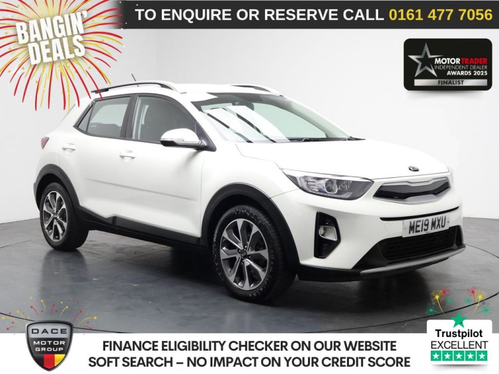 Used 2019 WHITE KIA STONIC SUV 1.4 2 SUV 5dr Petrol Manual Euro 6 (s/s) (98 bhp) (reg. 2019-06-25) for sale in Stockport