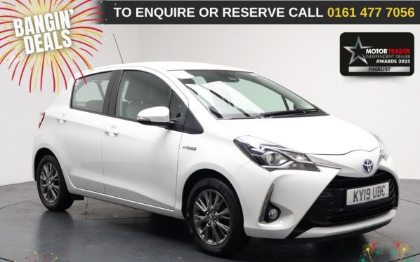 Used 2019 WHITE TOYOTA YARIS Hatchback 1.5 VVT-h Icon Hatchback 5dr Petrol Hybrid E-CVT Euro 6 (s/s) (100 ps) (reg. 2019-03-16) for sale in Stockport
