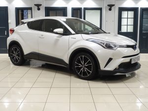 Used 2017 WHITE TOYOTA C-HR SUV 1.8 VVT-h Excel SUV 5dr Petrol Hybrid CVT Euro 6 (s/s) (122 ps) (reg. 2017-09-30) for sale in Wilmslow