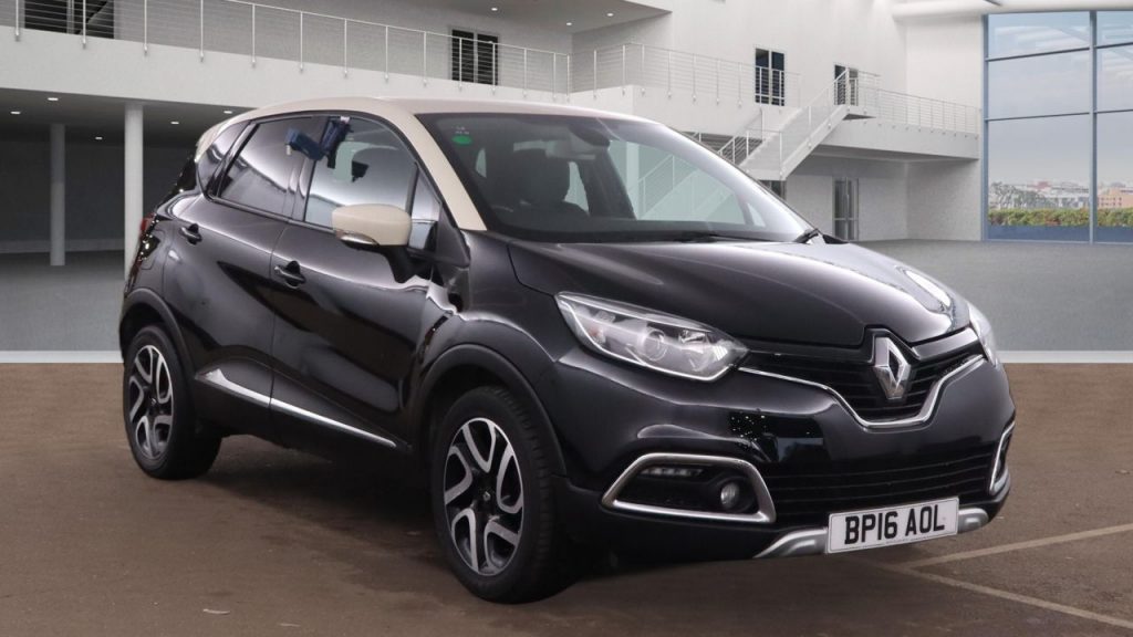 Used 2016 BLACK RENAULT CAPTUR SUV 0.9 TCe ENERGY Signature Nav SUV 5dr Petrol Manual Euro 6 (s/s) (90 ps) (reg. 2016-06-29) for sale in Manchester
