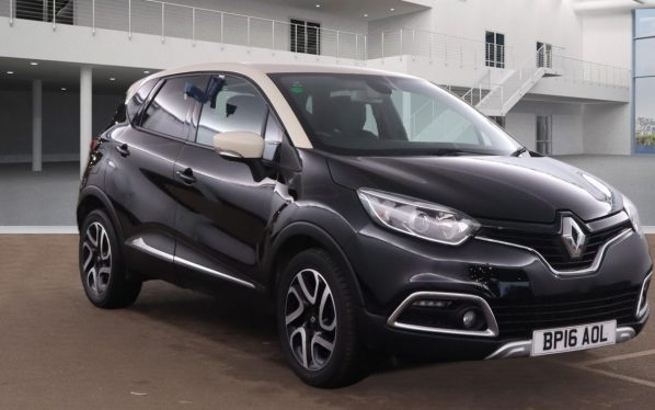 Used 2016 BLACK RENAULT CAPTUR SUV 0.9 TCe ENERGY Signature Nav SUV 5dr Petrol Manual Euro 6 (s/s) (90 ps) (reg. 2016-06-29) for sale in Manchester