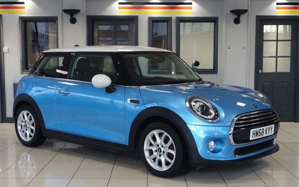 Used 2019 BLUE MINI HATCH Hatchback 1.5 Cooper Hatchback 3dr Petrol Manual Euro 6 (s/s) (136 ps) (reg. 2019-01-01) for sale in Altrincham