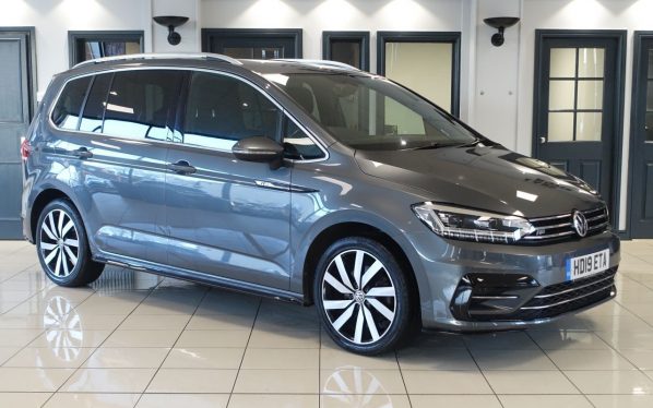 Used 2019 GREY VOLKSWAGEN TOURAN MPV 1.5 TSI EVO R-Line MPV 5dr Petrol DSG Euro 6 (s/s) (150 ps) (reg. 2019-04-30) for sale in Altrincham