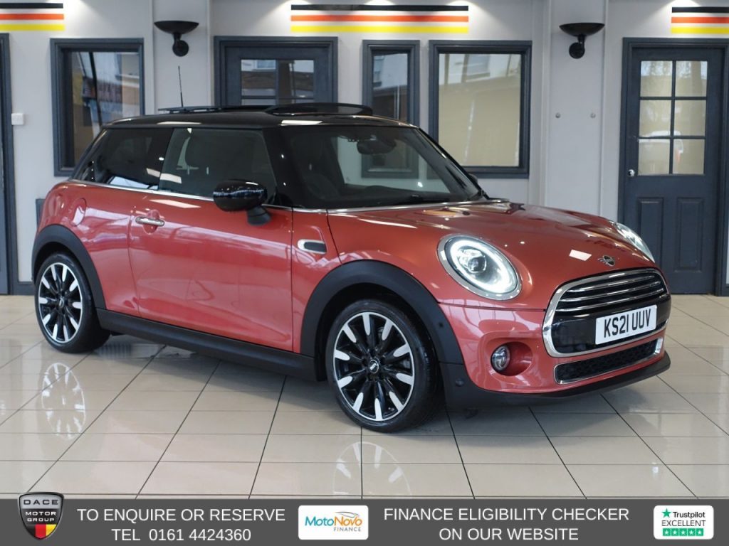 Used 2021 RED MINI HATCH Hatchback 1.5 Cooper Exclusive Hatchback 3dr Petrol Steptronic Euro 6 (s/s) (136 ps) (reg. 2021-06-04) for sale in Altrincham