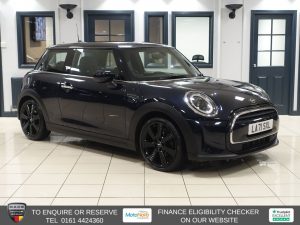 Used 2022 BLACK MINI HATCH Hatchback 1.5 Cooper Exclusive Hatchback 3dr Petrol Manual Euro 6 (s/s) (136 ps) (reg. 2022-01-18) for sale in Altrincham