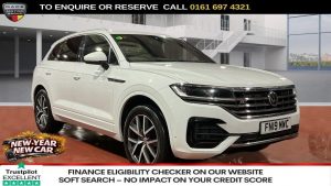 Used 2019 WHITE VOLKSWAGEN TOUAREG SUV 3.0 TDI V6 R-Line SUV 5dr Diesel Tiptronic 4Motion Euro 6 (s/s) (286 ps) (reg. 2019-03-07) for sale in Manchester