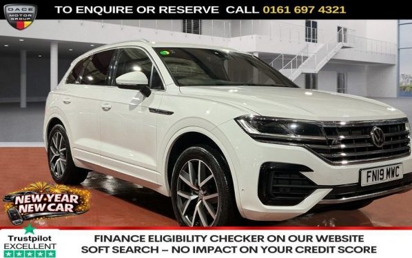Used 2019 WHITE VOLKSWAGEN TOUAREG SUV 3.0 TDI V6 R-Line SUV 5dr Diesel Tiptronic 4Motion Euro 6 (s/s) (286 ps) (reg. 2019-03-07) for sale in Manchester