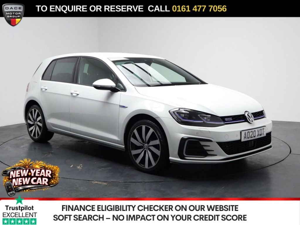 Used 2020 WHITE VOLKSWAGEN GOLF Hatchback 1.4 TSI 8.7kWh GTE Advance Hatchback 5dr Petrol Plug-in Hybrid DSG Euro 6 (s/s) (204 ps) (reg. 2020-07-31) for sale in Stockport