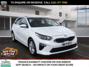 Used 2021 WHITE KIA CEED Hatchback 1.0 T-GDi 2 NAV Hatchback 5dr Petrol Manual Euro 6 (s/s) (118 bhp) (reg. 2021-09-27) for sale in Stockport