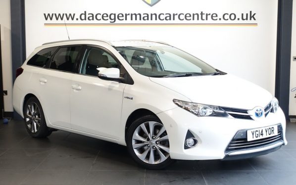 Used 2014 WHITE TOYOTA AURIS Estate 1.8 VVT-h Excel Touring Sports 5dr Petrol Hybrid CVT Euro 5 (s/s) (136 ps) (reg. 2014-03-27) for sale in Altrincham