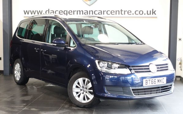 Used 2016 BLUE VOLKSWAGEN SHARAN MPV 2.0 TDI BlueMotion Tech SE Nav MPV 5dr Diesel DSG Euro 6 (s/s) (150 ps) (reg. 2016-10-28) for sale in Altrincham