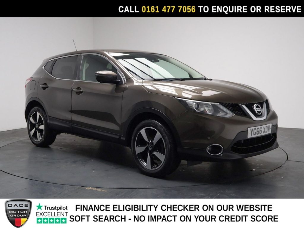 Used 2016 BRONZE NISSAN QASHQAI SUV 1.5 dCi N-Connecta SUV 5dr Diesel Manual 2WD Euro 6 (s/s) (110 ps) (reg. 2016-09-28) for sale in Stockport