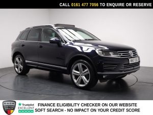 Used 2017 BLUE VOLKSWAGEN TOUAREG SUV 3.0 TDI V6 BlueMotion Tech R-Line Plus SUV 5dr Diesel Tiptronic 4WD Euro 6 (s/s) (262 ps) (reg. 2017-07-27) for sale in Stockport