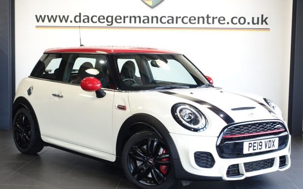 Used 2019 WHITE MINI HATCH Hatchback 2.0 John Cooper Works GPF Hatchback 3dr Petrol Manual Euro 6 (s/s) (231 ps) (reg. 2019-03-30) for sale in Altrincham
