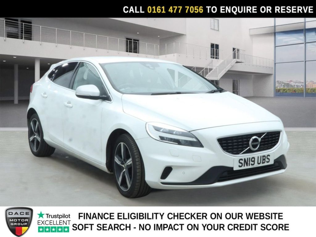 Used 2019 WHITE VOLVO V40 Hatchback 1.5 T3 R-Design Edition Hatchback 5dr Petrol Auto Euro 6 (s/s) (152 ps) (reg. 2019-03-30) for sale in Stockport