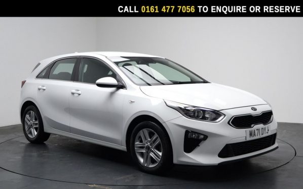 Used 2021 WHITE KIA CEED Hatchback 1.0 T-GDi 2 NAV Hatchback 5dr Petrol Manual Euro 6 (s/s) (118 bhp) (reg. 2021-09-27) for sale in Stockport