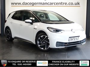 Used 2022 WHITE VOLKSWAGEN ID.3 Hatchback Pro 58kWh Family Hatchback 5dr Electric Auto (145 ps) (reg. 2022-12-12) for sale in Altrincham