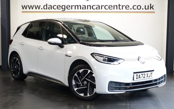 Used 2022 WHITE VOLKSWAGEN ID.3 Hatchback Pro 58kWh Family Hatchback 5dr Electric Auto (145 ps) (reg. 2022-12-12) for sale in Altrincham