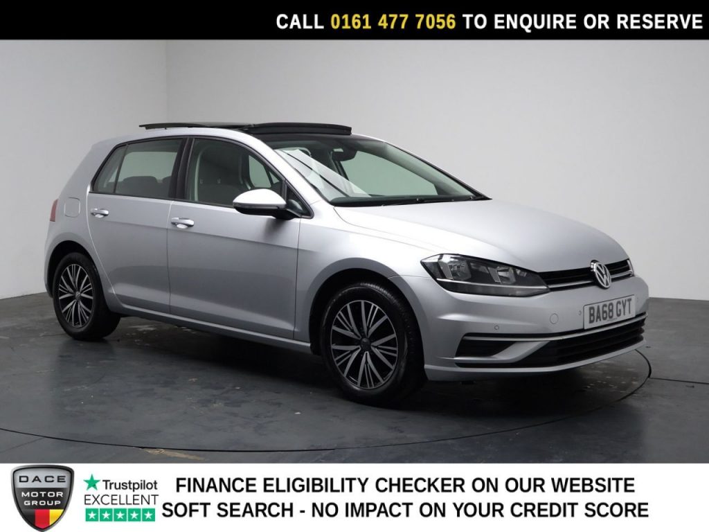 Used 2019 SILVER VOLKSWAGEN GOLF Hatchback 1.5 TSI EVO SE Nav Hatchback 5dr Petrol Manual Euro 6 (s/s) (150 ps) (reg. 2019-01-31) for sale in Stockport