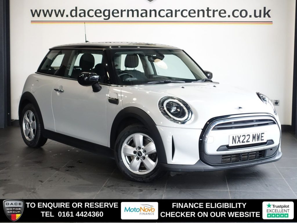 Used 2022 SILVER MINI HATCH Hatchback 1.5 Cooper Classic Hatchback 3dr Petrol Manual Euro 6 (s/s) (136 ps) (reg. 2022-03-11) for sale in Altrincham